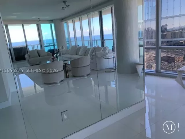 4-bedroom condo for sale in Sunny Isles Beach - 17121 Collins Ave 2808 - MondialRealty