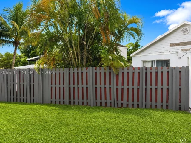 3-bedroom home for sale in Miami - 12706 SW 145th St - MondialRealty