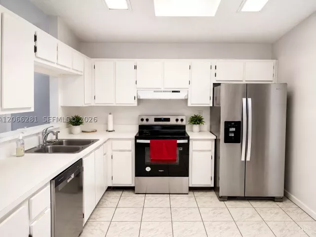 3-bedroom home for sale in Miami - 12706 SW 145th St - MondialRealty