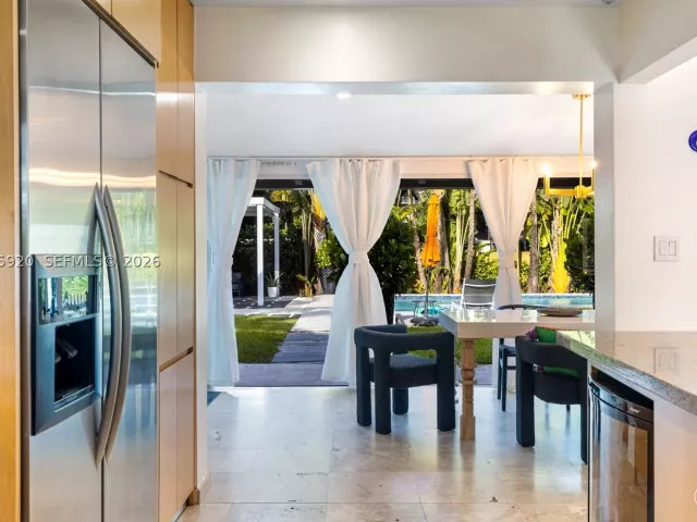 3-bedroom home for sale in Biscayne Park - 11403 NE 8th Ave - MondialRealty