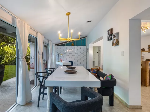 3-bedroom home for sale in Biscayne Park - 11403 NE 8th Ave - MondialRealty