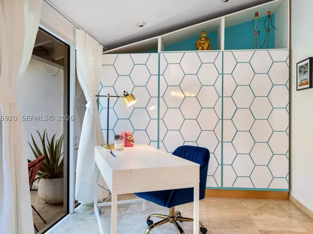 3-bedroom home for sale in Biscayne Park - 11403 NE 8th Ave - MondialRealty