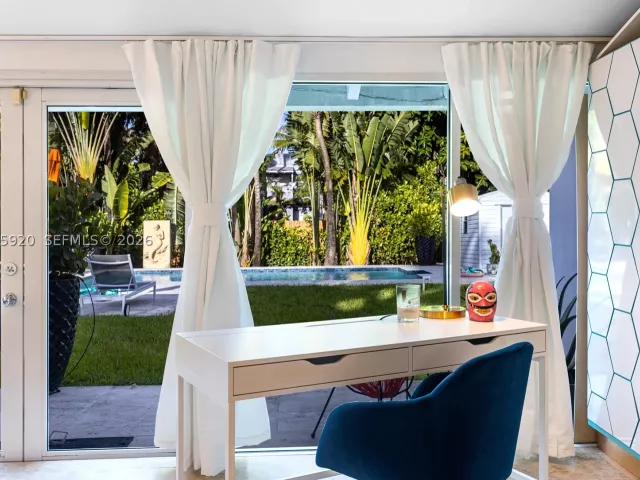 3-bedroom home for sale in Biscayne Park - 11403 NE 8th Ave - MondialRealty