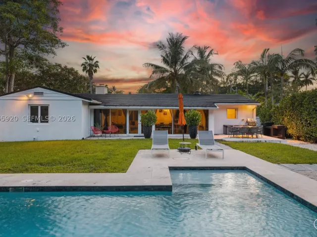 3-bedroom home for sale in Biscayne Park - 11403 NE 8th Ave - MondialRealty