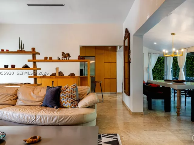 3-bedroom home for sale in Biscayne Park - 11403 NE 8th Ave - MondialRealty