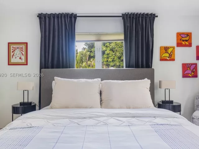 3-bedroom home for sale in Biscayne Park - 11403 NE 8th Ave - MondialRealty