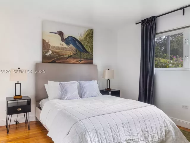 3-bedroom home for sale in Biscayne Park - 11403 NE 8th Ave - MondialRealty