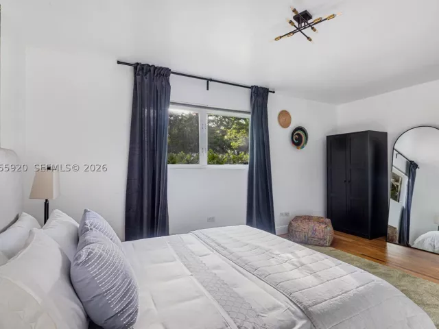 3-bedroom home for sale in Biscayne Park - 11403 NE 8th Ave - MondialRealty