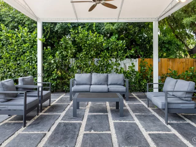 3-bedroom home for sale in Biscayne Park - 11403 NE 8th Ave - MondialRealty