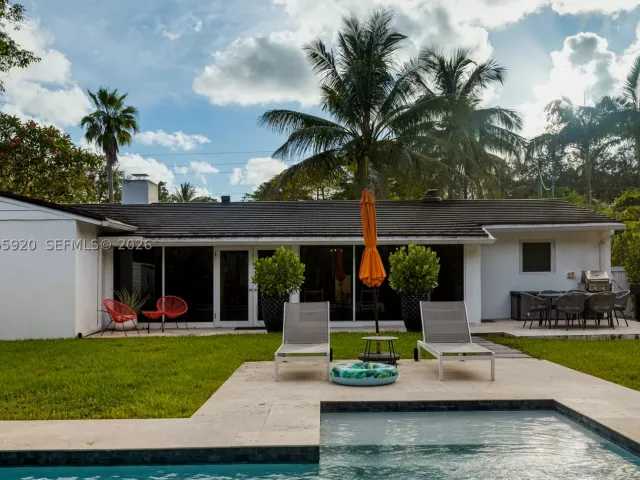 3-bedroom home for sale in Biscayne Park - 11403 NE 8th Ave - MondialRealty