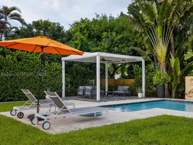 3-bedroom home for sale in Biscayne Park - 11403 NE 8th Ave - MondialRealty