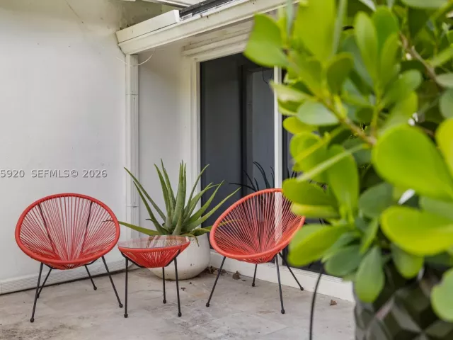 3-bedroom home for sale in Biscayne Park - 11403 NE 8th Ave - MondialRealty