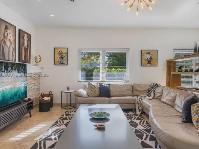 3-bedroom home for sale in Biscayne Park - 11403 NE 8th Ave - MondialRealty