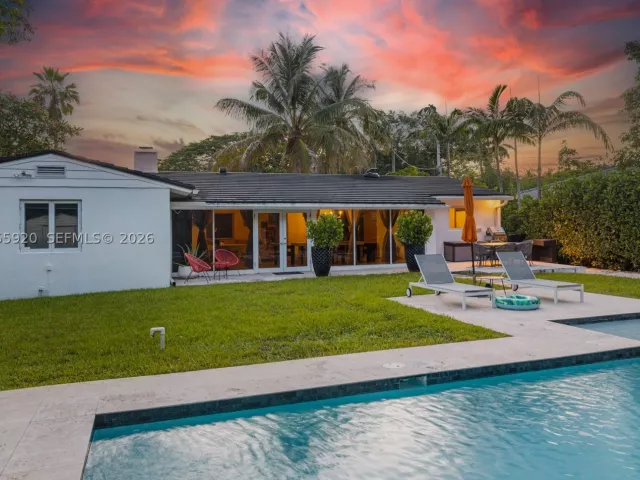 3-bedroom home for sale in Biscayne Park - 11403 NE 8th Ave - MondialRealty