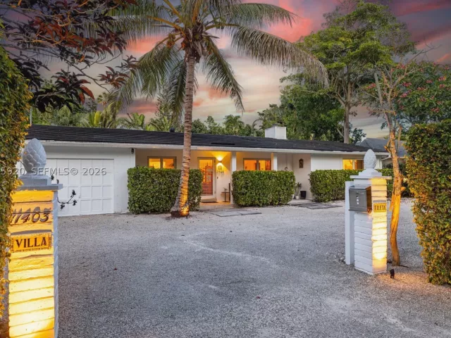 3-bedroom home for sale in Biscayne Park - 11403 NE 8th Ave - MondialRealty