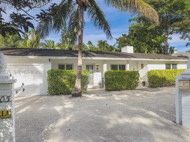 3-bedroom home for sale in Biscayne Park - 11403 NE 8th Ave - MondialRealty