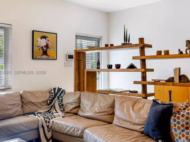 3-bedroom home for sale in Biscayne Park - 11403 NE 8th Ave - MondialRealty