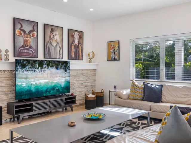 3-bedroom home for sale in Biscayne Park - 11403 NE 8th Ave - MondialRealty