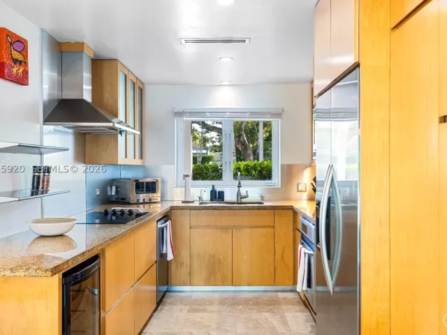 3-bedroom home for sale in Biscayne Park - 11403 NE 8th Ave - MondialRealty