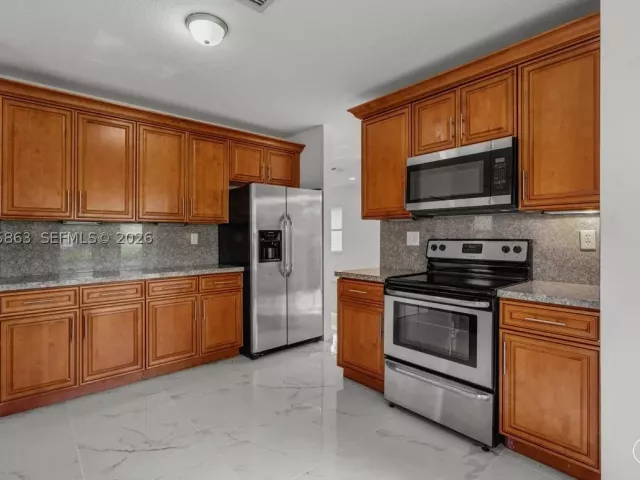 3-bedroom home for sale in Homestead - 1720 NE 35 Avenue - MondialRealty