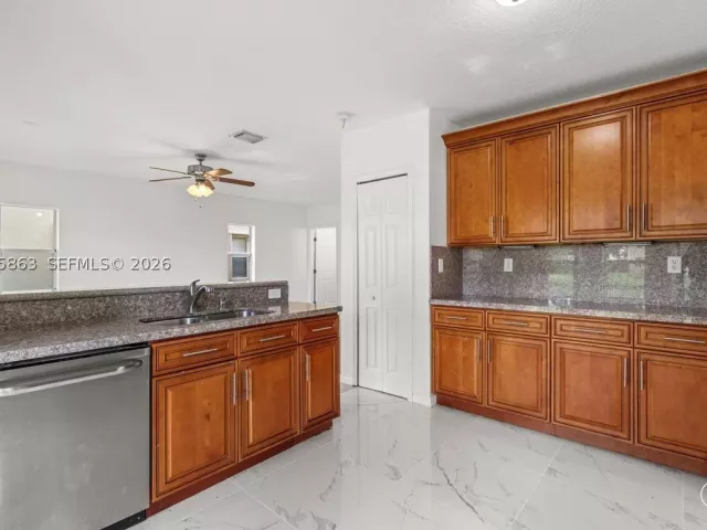 3-bedroom home for sale in Homestead - 1720 NE 35 Avenue - MondialRealty