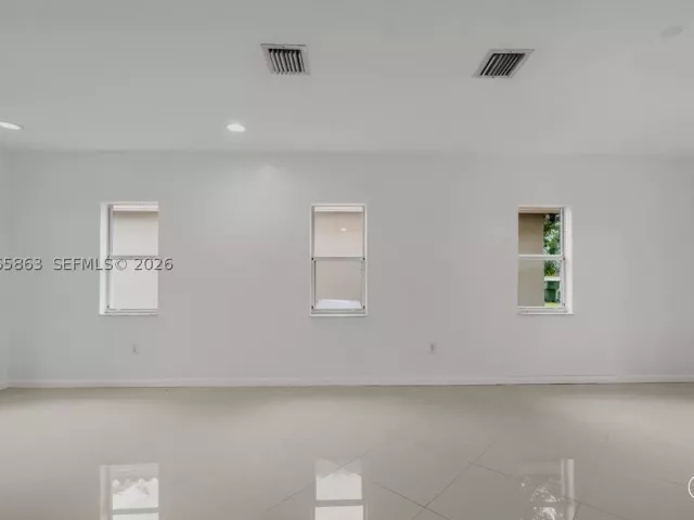 3-bedroom home for sale in Homestead - 1720 NE 35 Avenue - MondialRealty
