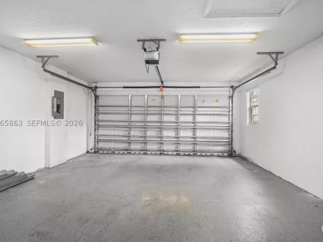3-bedroom home for sale in Homestead - 1720 NE 35 Avenue - MondialRealty