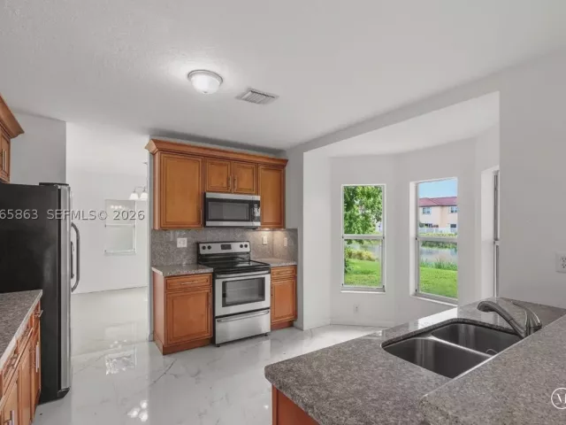 3-bedroom home for sale in Homestead - 1720 NE 35 Avenue - MondialRealty