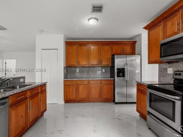 3-bedroom home for sale in Homestead - 1720 NE 35 Avenue - MondialRealty