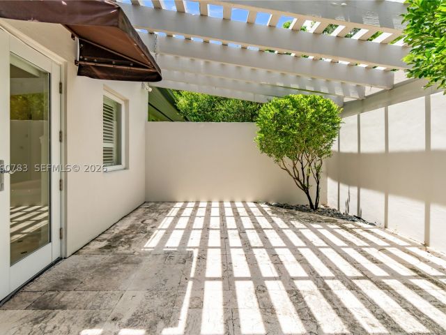 5-bedroom home for rent in Coral Gables - 451 Ridge Rd - MondialRealty