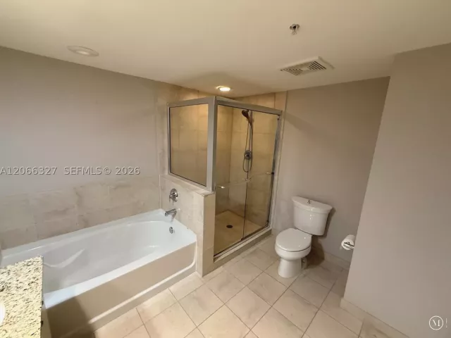 2-bedroom condo for sale in Fort Lauderdale - 610 W Las Olas Blvd 913N - MondialRealty