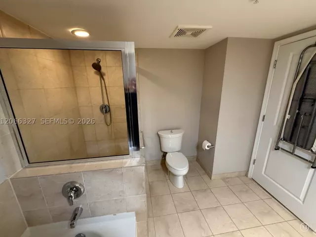 2-bedroom condo for sale in Fort Lauderdale - 610 W Las Olas Blvd 913N - MondialRealty