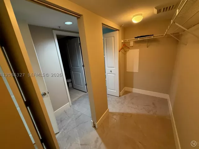2-bedroom condo for sale in Fort Lauderdale - 610 W Las Olas Blvd 913N - MondialRealty
