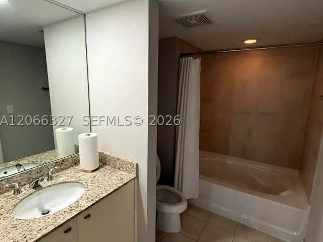 2-bedroom condo for sale in Fort Lauderdale - 610 W Las Olas Blvd 913N - MondialRealty