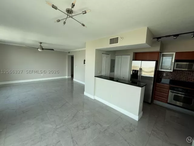 2-bedroom condo for sale in Fort Lauderdale - 610 W Las Olas Blvd 913N - MondialRealty