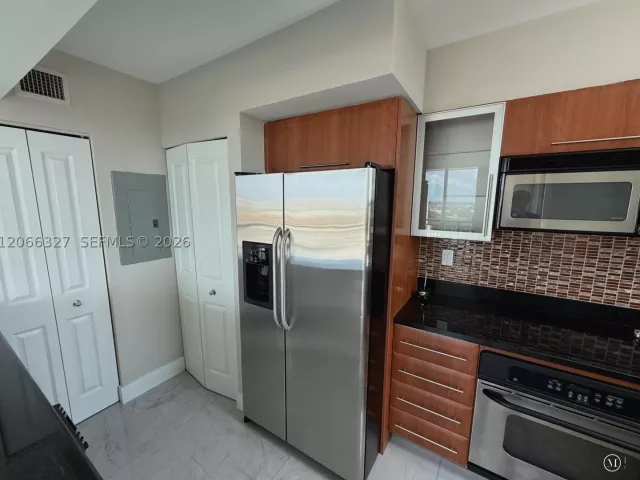 2-bedroom condo for sale in Fort Lauderdale - 610 W Las Olas Blvd 913N - MondialRealty