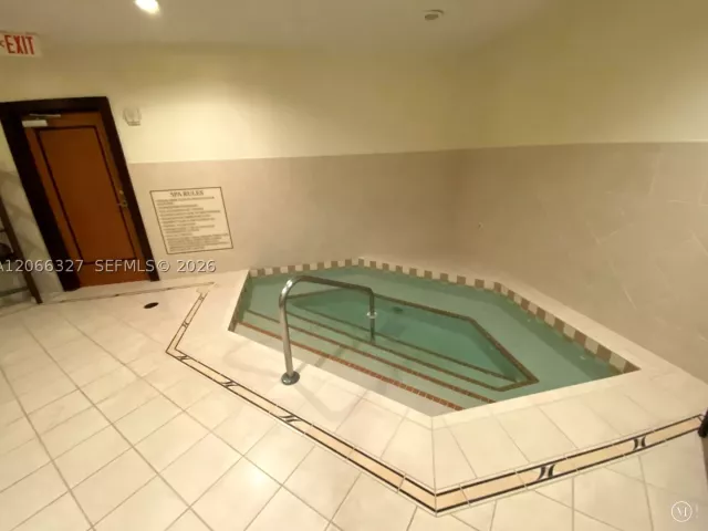 2-bedroom condo for sale in Fort Lauderdale - 610 W Las Olas Blvd 913N - MondialRealty