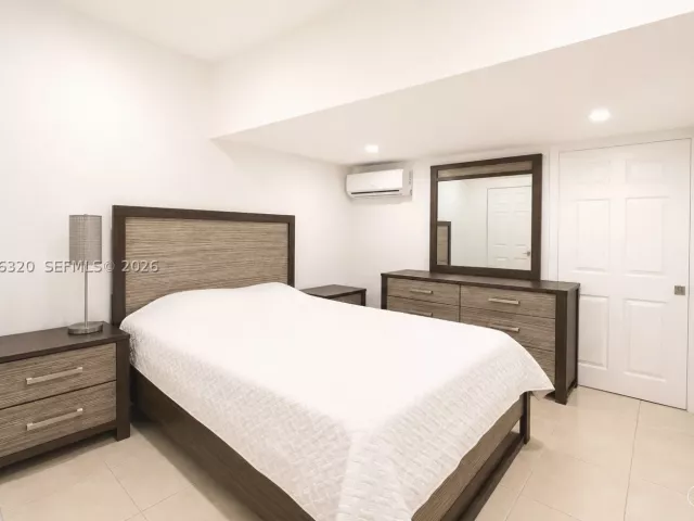 5-bedroom home for rent in Miami - 16354 SW 48th Ter - MondialRealty