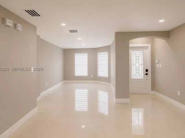 5-bedroom home for rent in Miami - 16354 SW 48th Ter - MondialRealty