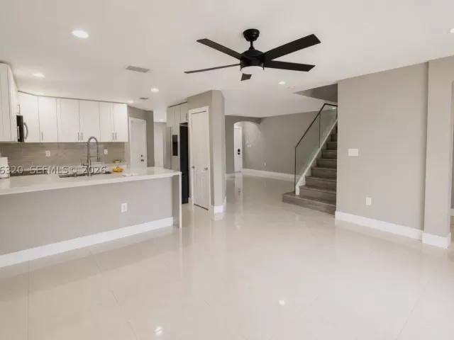5-bedroom home for rent in Miami - 16354 SW 48th Ter - MondialRealty
