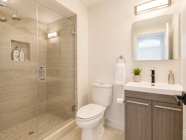 5-bedroom home for rent in Miami - 16354 SW 48th Ter - MondialRealty