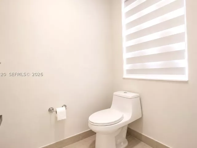 5-bedroom home for rent in Miami - 16354 SW 48th Ter - MondialRealty