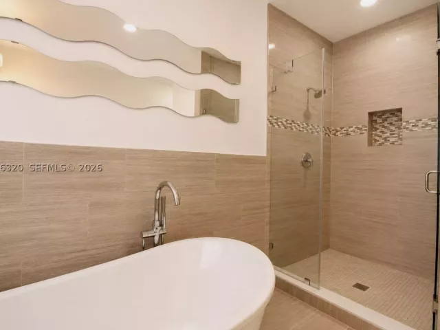 5-bedroom home for rent in Miami - 16354 SW 48th Ter - MondialRealty