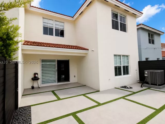 5-bedroom home for rent in Miami - 16354 SW 48th Ter - MondialRealty