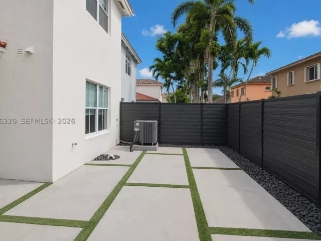 5-bedroom home for rent in Miami - 16354 SW 48th Ter - MondialRealty