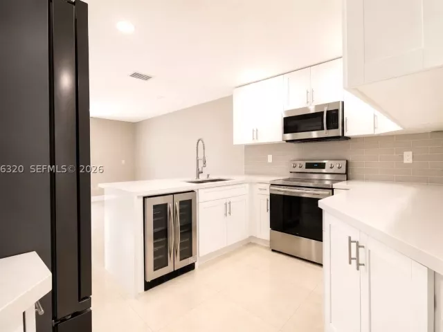 5-bedroom home for rent in Miami - 16354 SW 48th Ter - MondialRealty