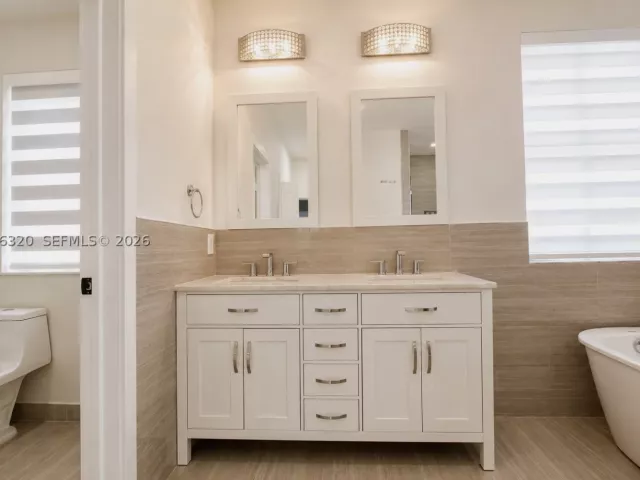 5-bedroom home for rent in Miami - 16354 SW 48th Ter - MondialRealty
