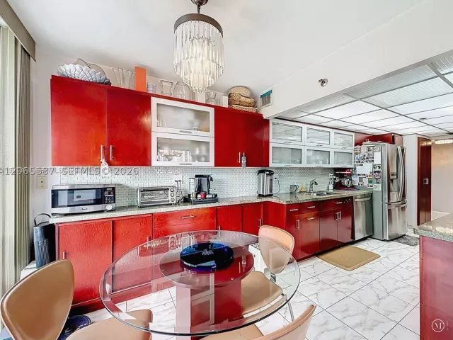 3-bedroom condo for sale in Sunny Isles Beach - 210 174th St 409 - MondialRealty