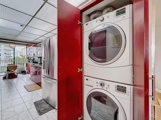 3-bedroom condo for sale in Sunny Isles Beach - 210 174th St 409 - MondialRealty