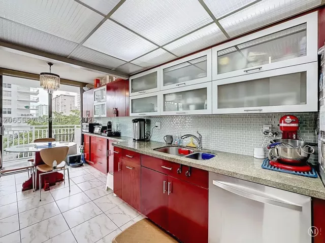 3-bedroom condo for sale in Sunny Isles Beach - 210 174th St 409 - MondialRealty